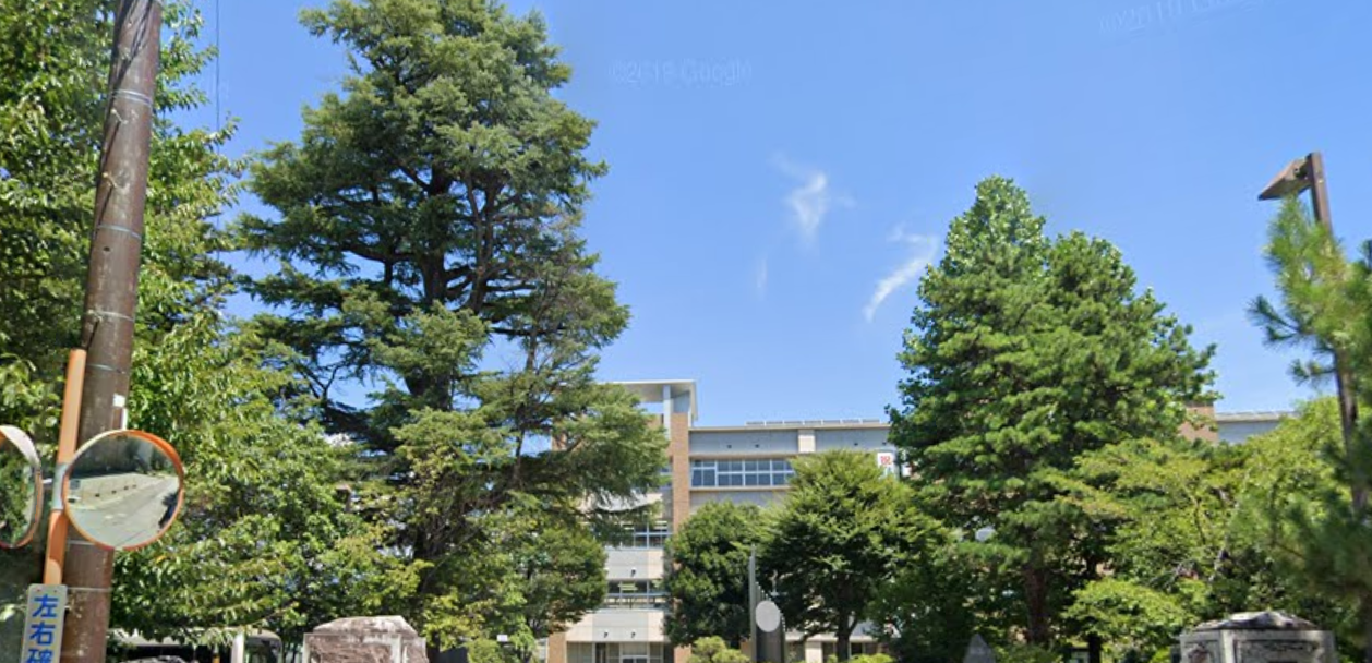 山梨県立日川高等学校の写真